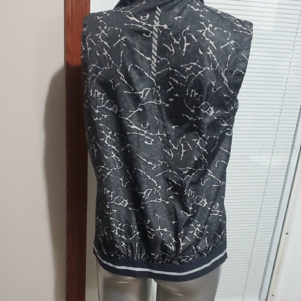 Under Armour Black Patterned Vest - image 4